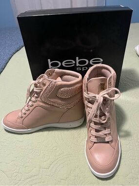 Bebe Ladies Fashion Sneakers - Size 9 - New in box - super cute with bling
